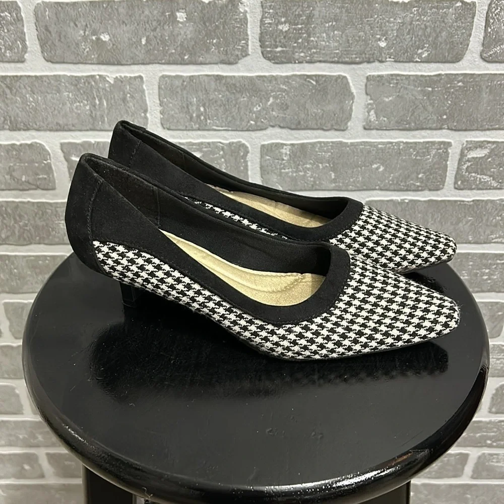 New | Classique‎ | Houndstooth Heels | Women’s Size 7M | Black Trim